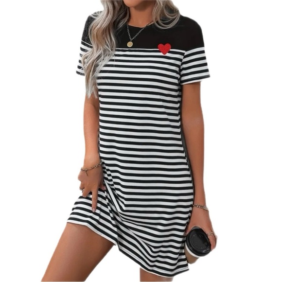 Women’s Trendy Striped Black and White Dress with Heart Detail - Size XL - NWOT - Picture 4 of 6